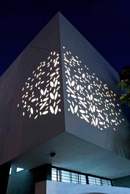 Fasad rumah dan panel arsitektural laser cutting modern di Jakarta Utara dan PIK